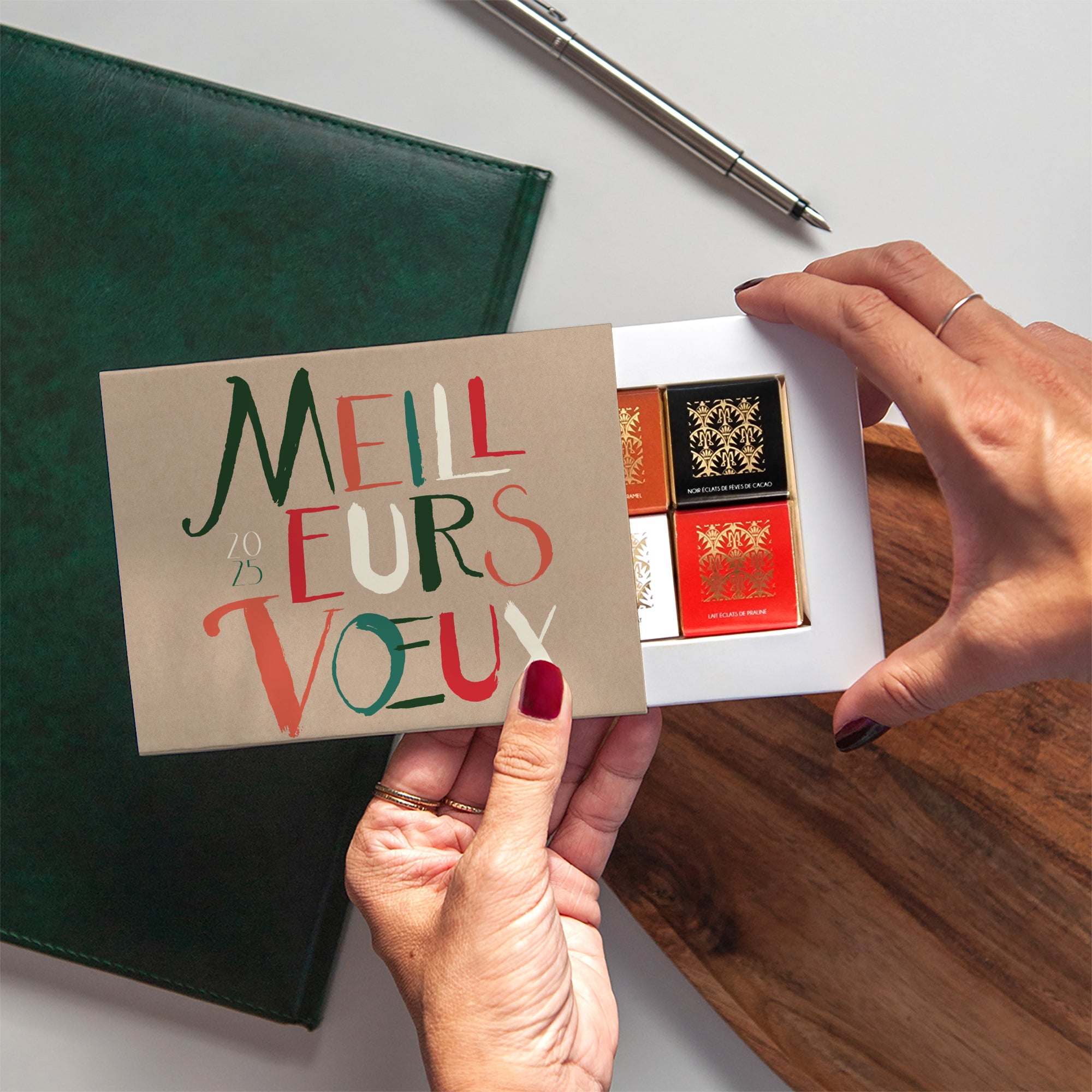 Calligraphie de Noël kraft | Vœux professionnels • Boite chocolat personnalisée • Maxim's de Paris photo N° 2