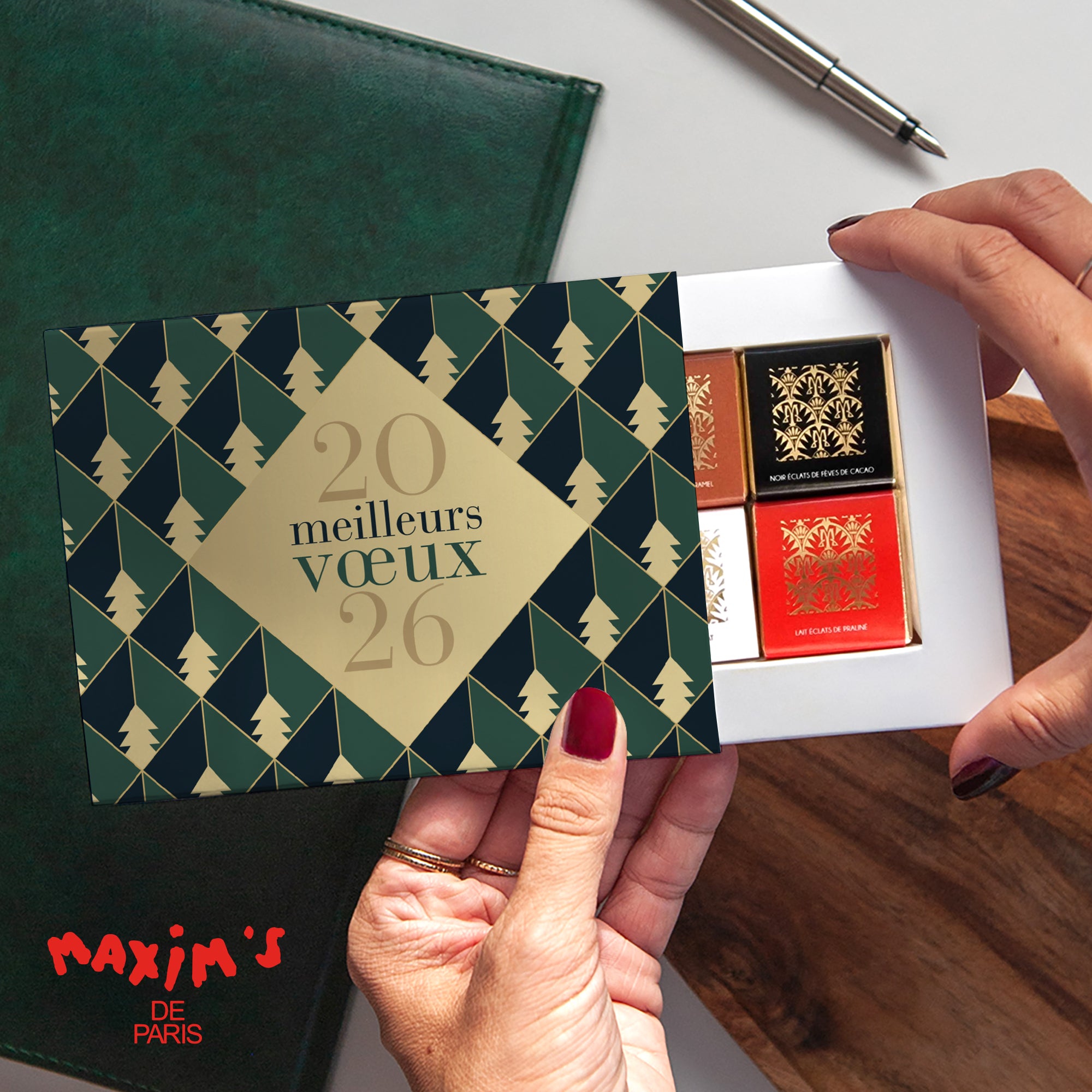 Un Noël authentique | Vœux professionnels • Boite chocolat personnalisée • Maxim's de Paris photo N° 1