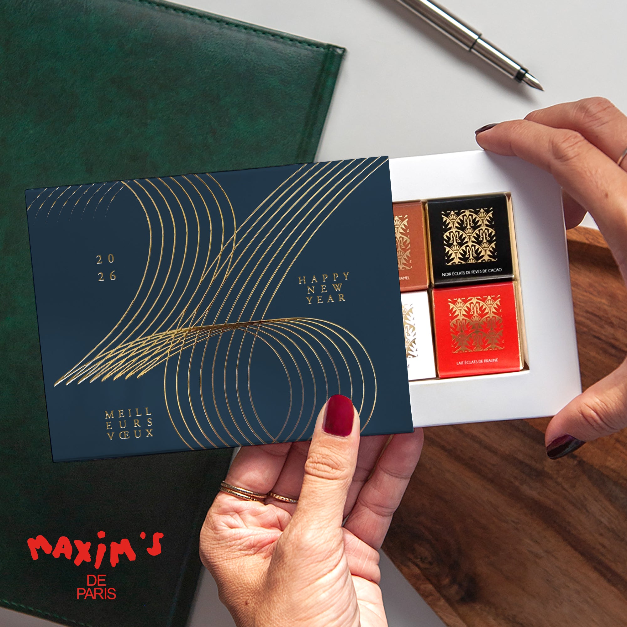 Golden Loops | Vœux professionnels • Boite chocolat personnalisée • Maxim's de Paris photo N° 1