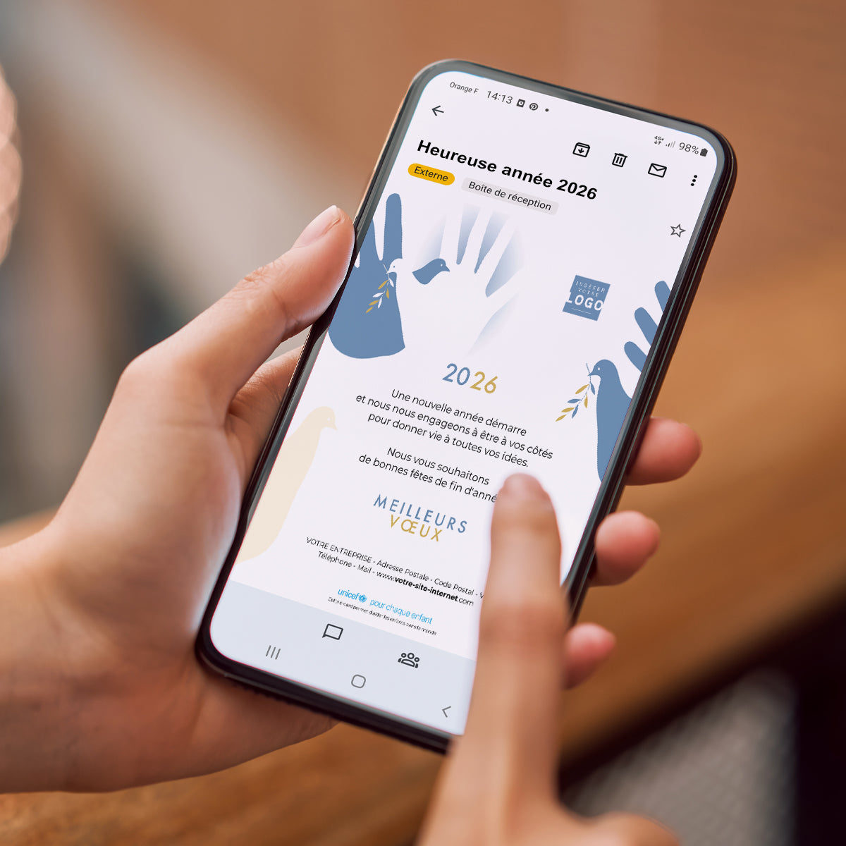 La paix entre les mains | Vœux professionnels • Carte virtuelle • eCard Image photo N° 2