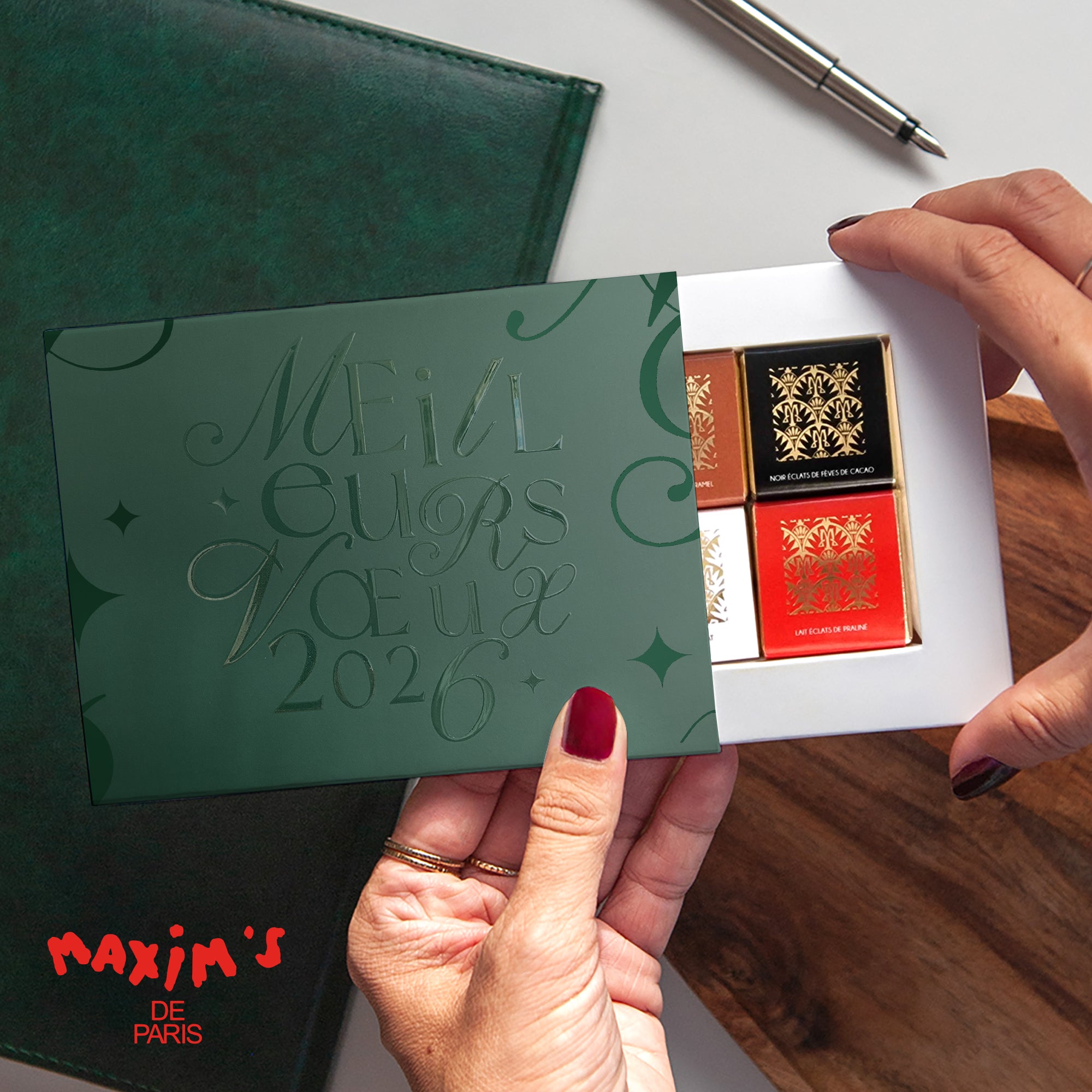Multi typos vernis | Vœux professionnels • Boite chocolat personnalisée • Maxim's de Paris photo N° 1