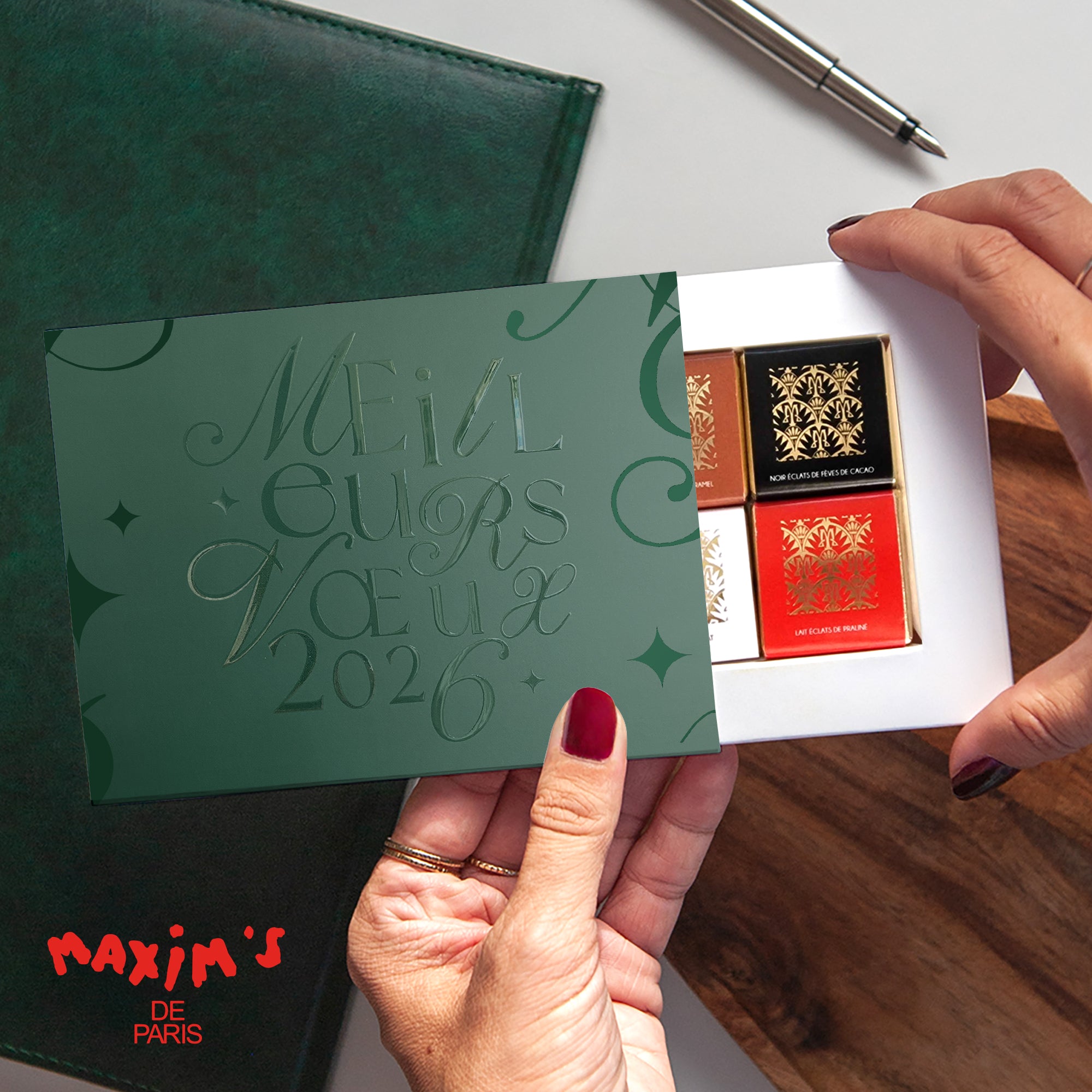 Multi typos vernis | Vœux professionnels • Boite chocolat personnalisée • Maxim's de Paris photo N° 1