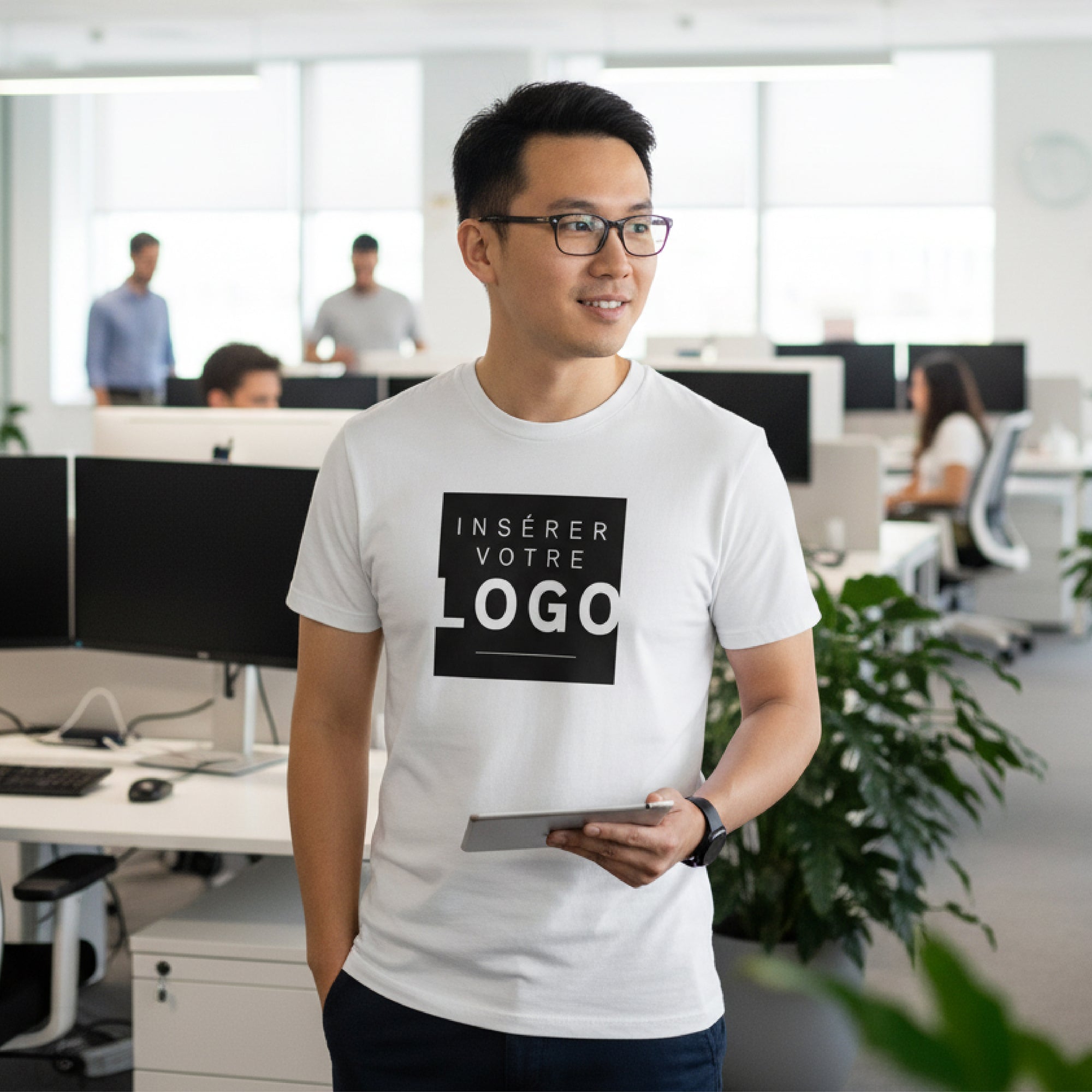 Essentiels Pro | Cadeau entreprise • Tshirt • Recto blanc photo N° 1
