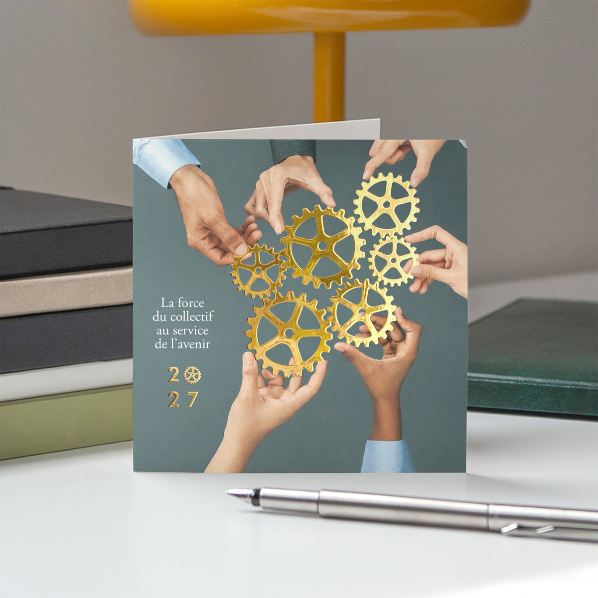 Force Collective | Vœux professionnels • Carte de voeux dorure • Carrée pliable photo N° 5