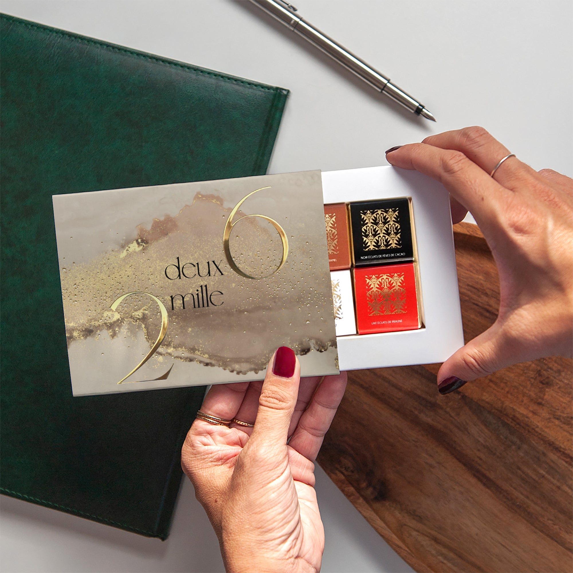 Pigments d’Or | Vœux professionnels • Carte chocolats • Maxim's de Paris photo N° 2
