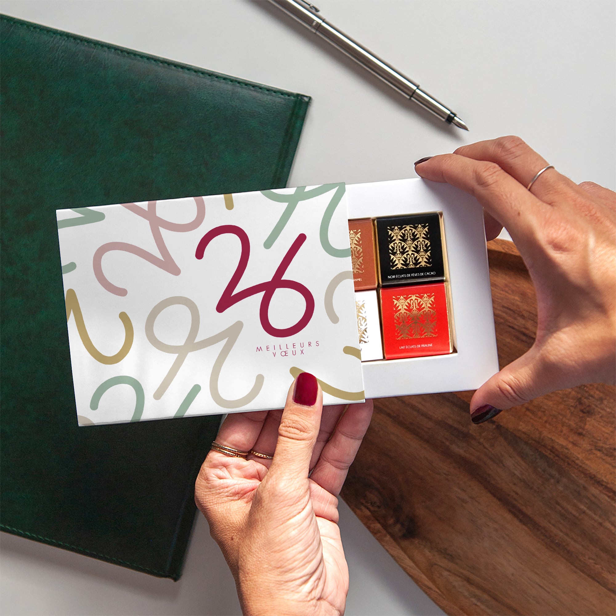 Répétition chromatique | Vœux professionnels • Carte chocolats • Maxim's de Paris photo N° 2