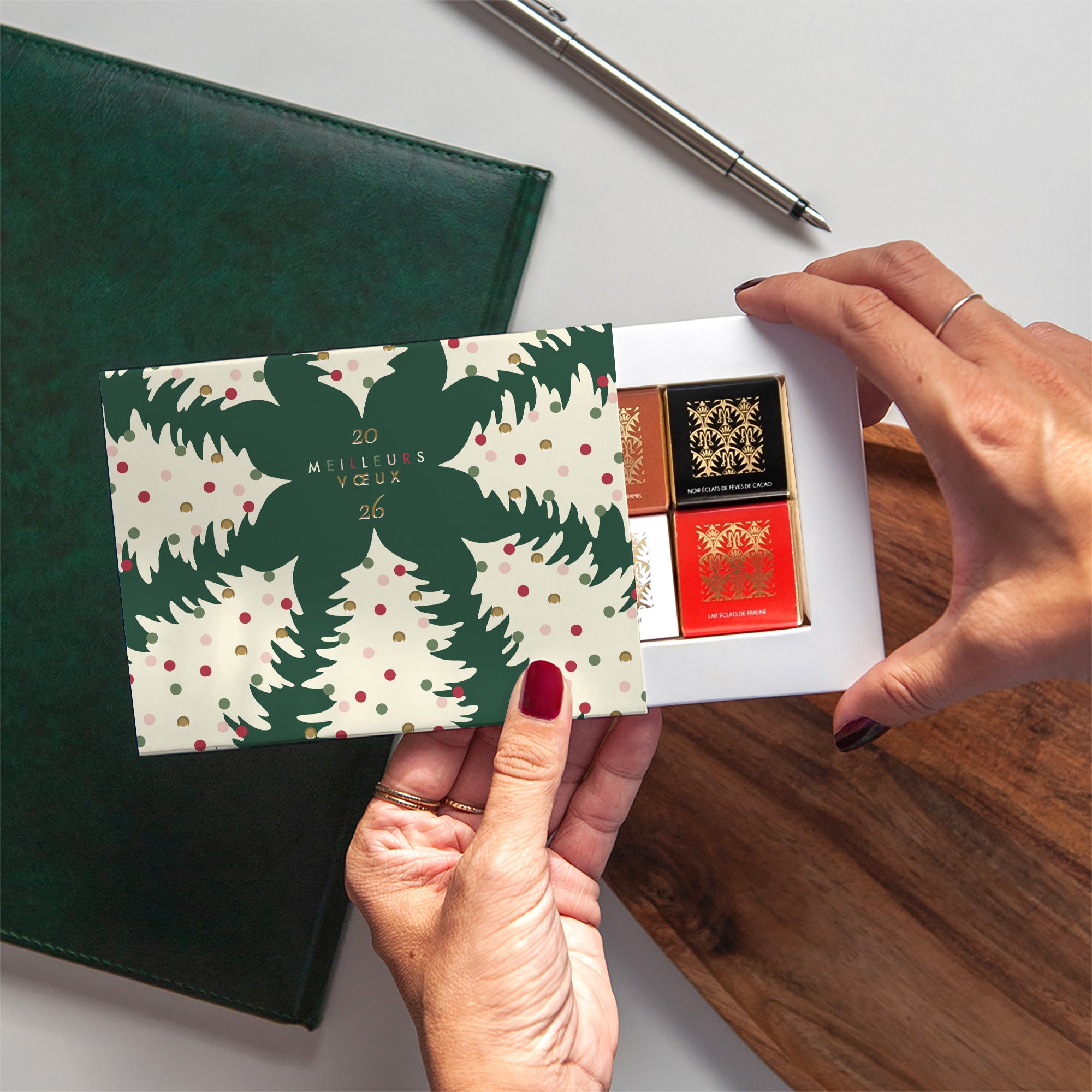 La danse des sapins | Vœux professionnels • Carte chocolats • Maxim's de Paris photo N° 2