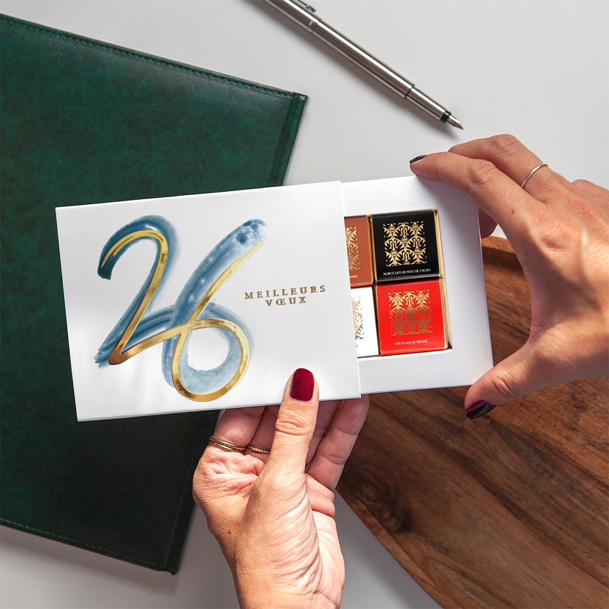 Gold and blue | Vœux professionnels • Carte chocolats • Maxim's de Paris photo N° 2